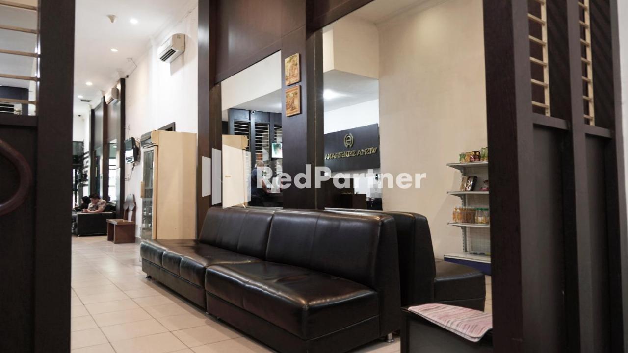 Wisma Sederhana Mitra Reddoorz Медан Екстериор снимка