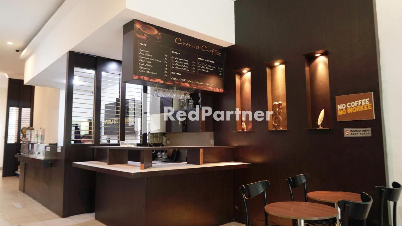 Wisma Sederhana Mitra Reddoorz Медан Екстериор снимка