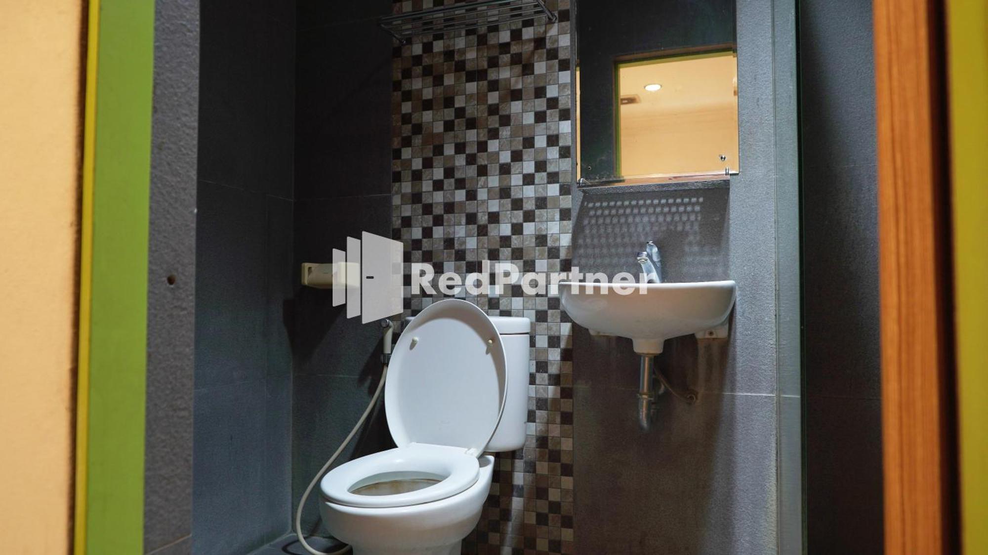 Wisma Sederhana Mitra Reddoorz Медан Стая снимка