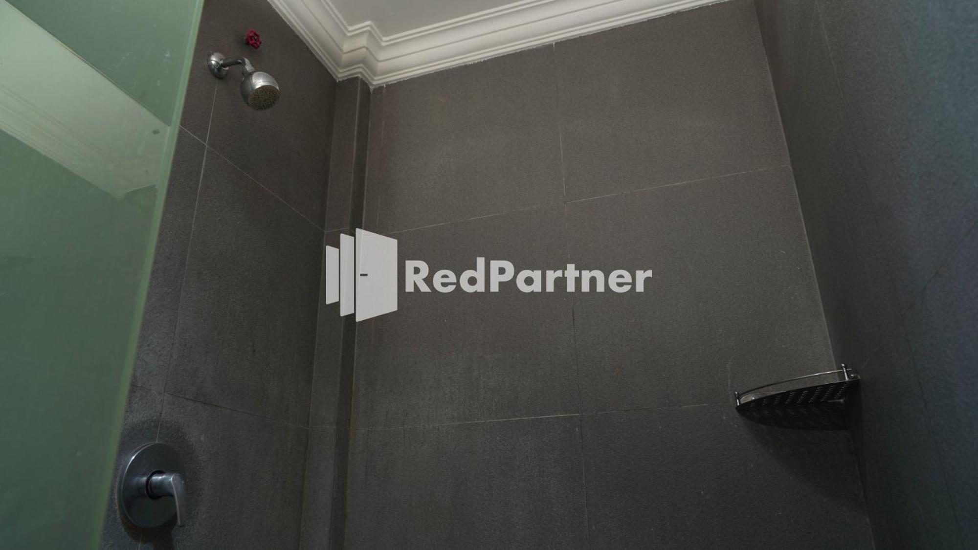 Wisma Sederhana Mitra Reddoorz Медан Стая снимка