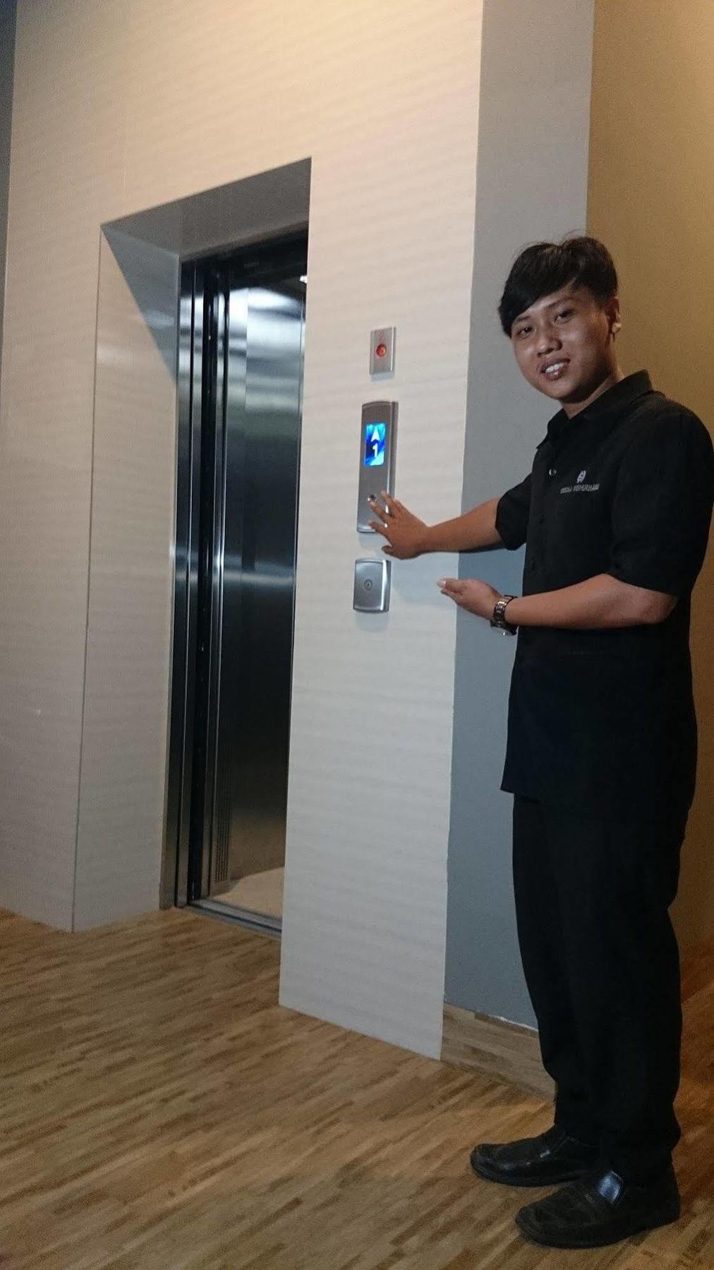 Wisma Sederhana Mitra Reddoorz Медан Екстериор снимка