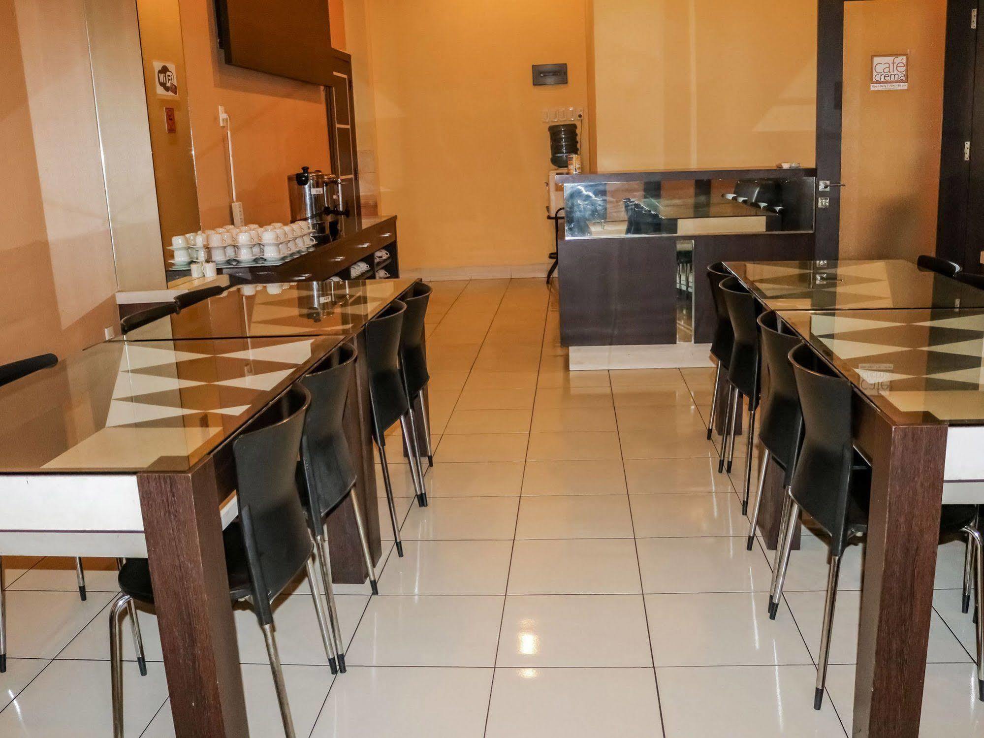 Wisma Sederhana Mitra Reddoorz Медан Екстериор снимка
