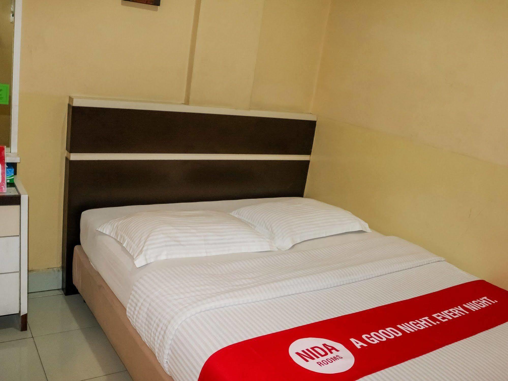 Wisma Sederhana Mitra Reddoorz Медан Екстериор снимка