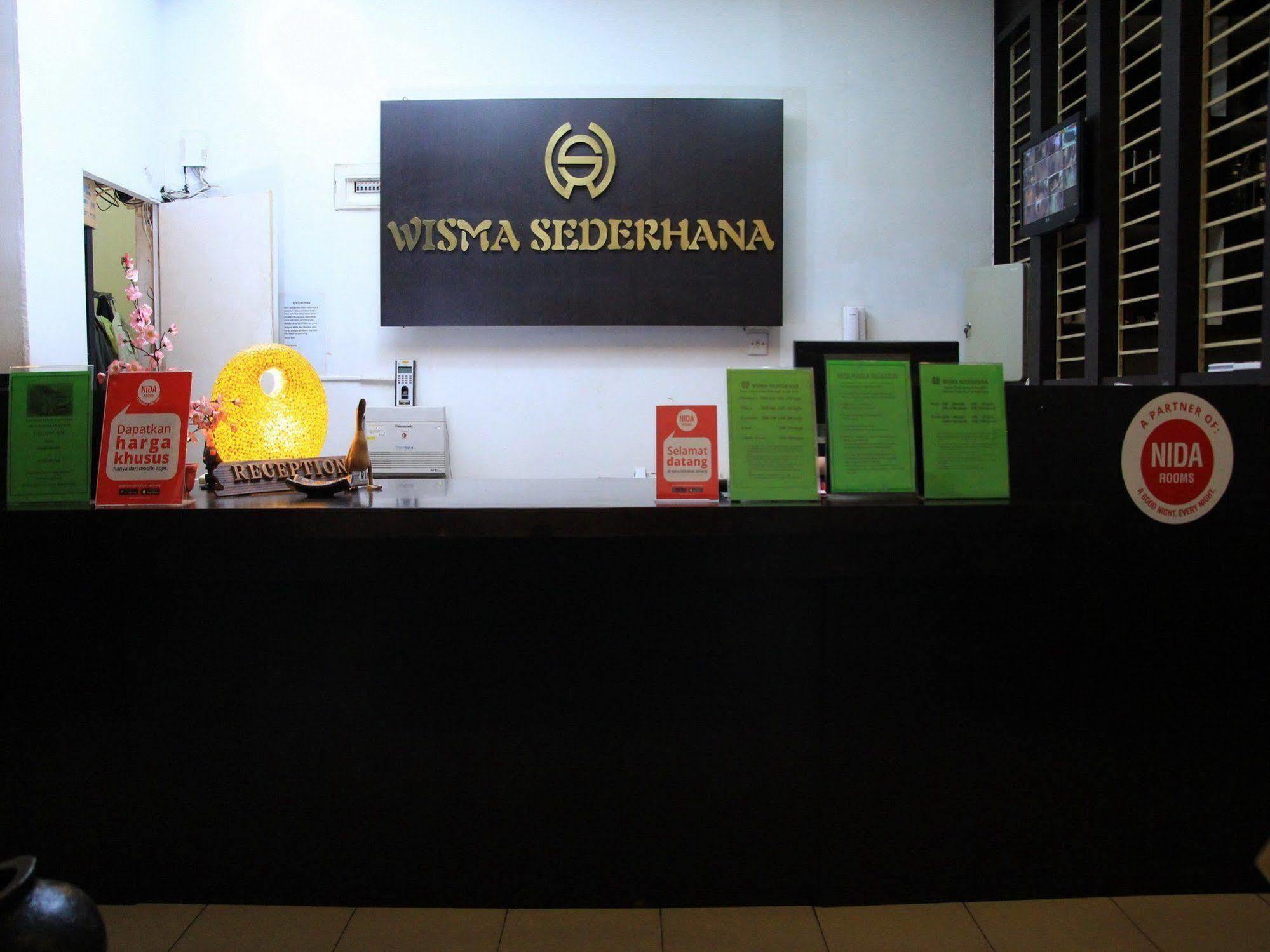 Wisma Sederhana Mitra Reddoorz Медан Екстериор снимка