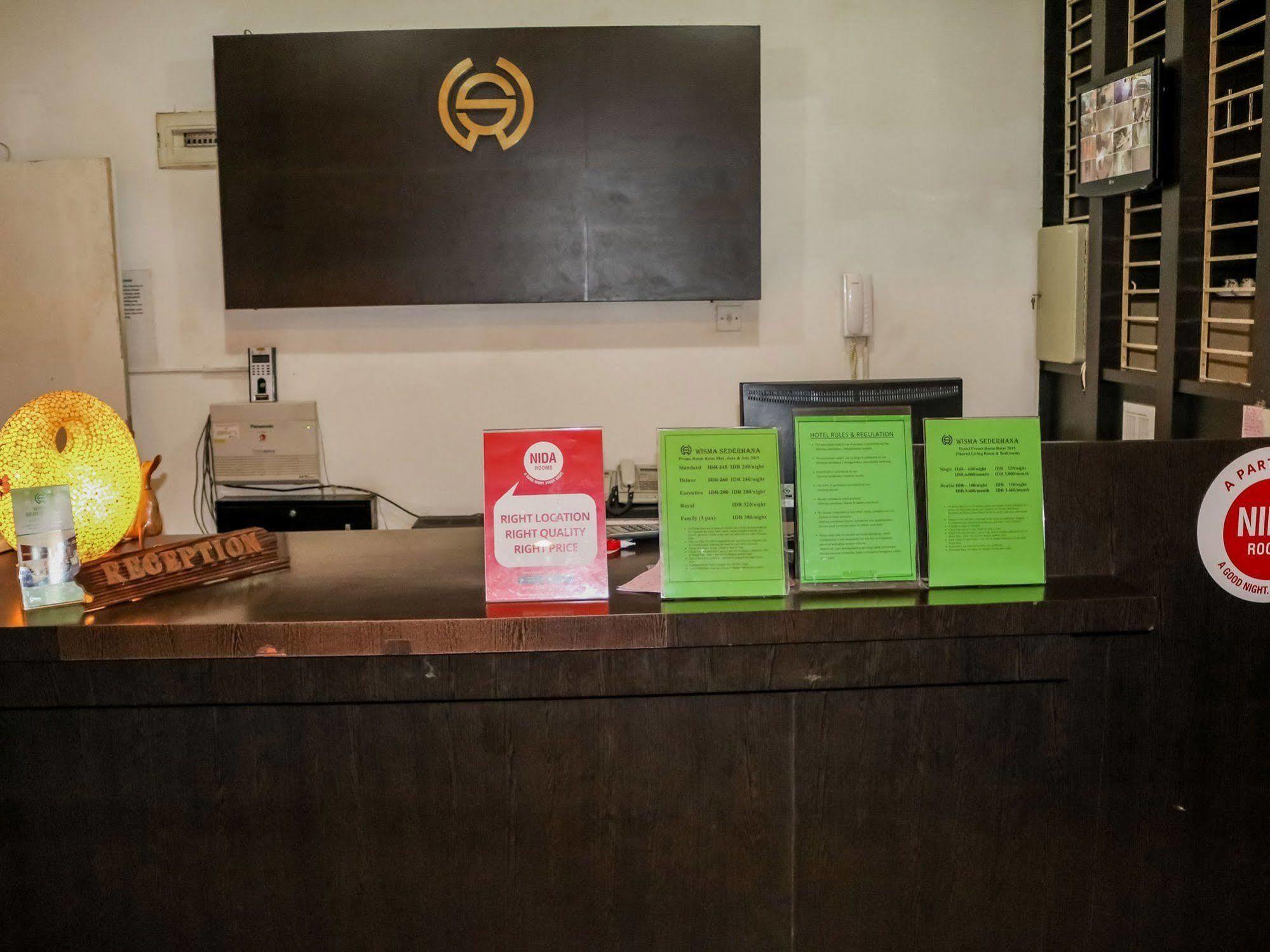 Wisma Sederhana Mitra Reddoorz Медан Екстериор снимка