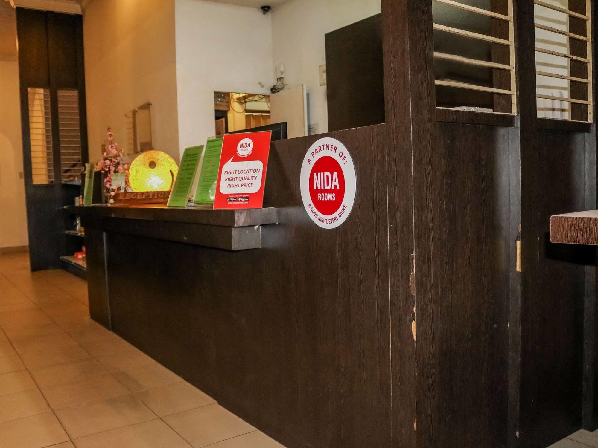 Wisma Sederhana Mitra Reddoorz Медан Екстериор снимка